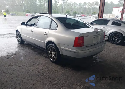 1999 Volkswagen Passat Gls from USA, damaged, VIN WVWMA63B3XE499596